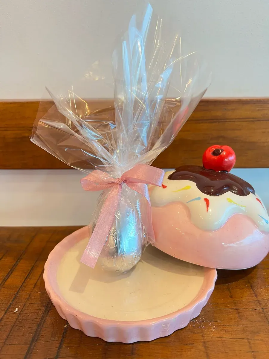 Mini Ovo de Chocolate ao Leite com Bombons artesanal